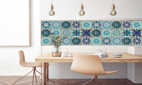 Fino a 40 stick autoadesivi per piastrelle disponibili in 5 fantasie