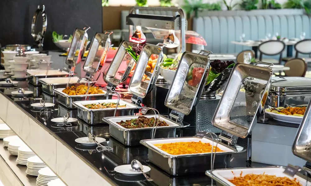 5* Lunch or Dinner Buffet with Pool and Hot Tub Access