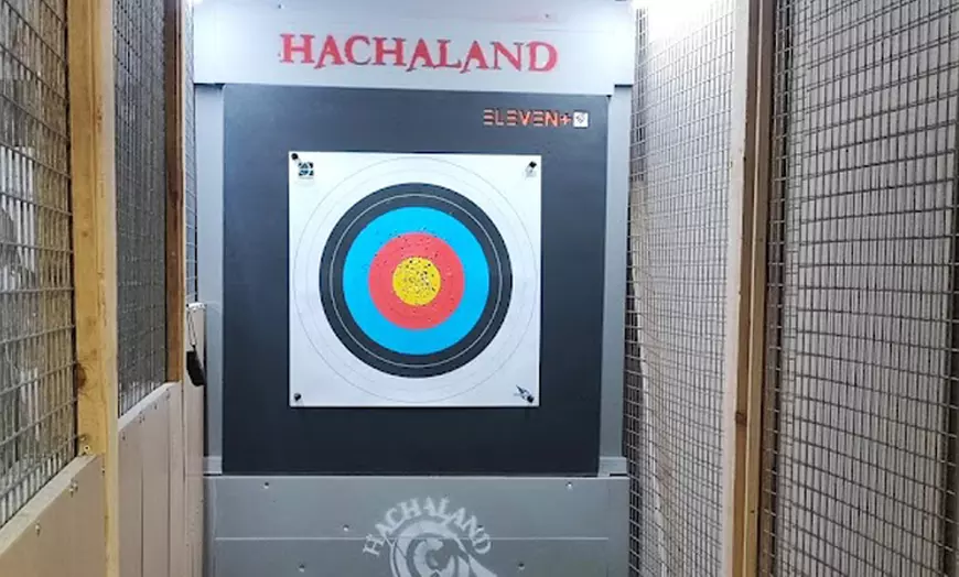 Image 6: Tiro de hachas para 2 o 4 personas entre semana o finde