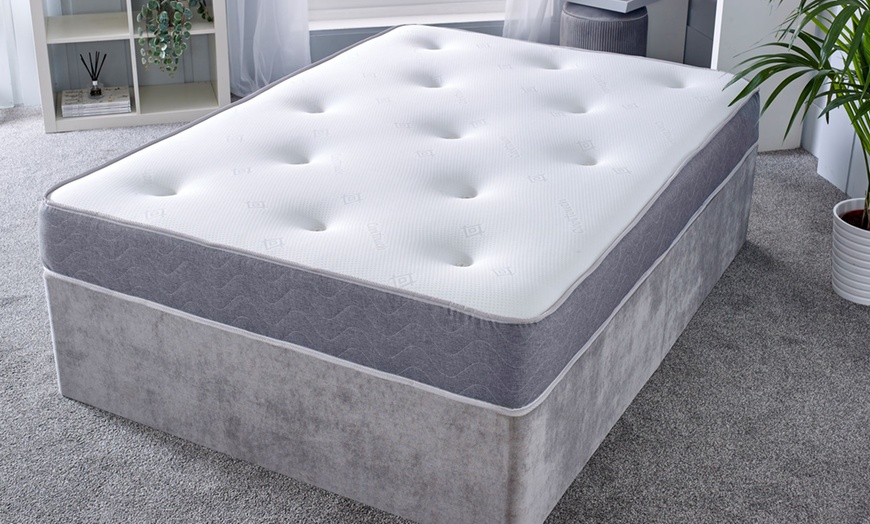 Image 2: Hybrid Tufted Mattress with Memory Foam


