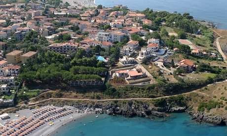 Diamante: camera doppia/matrimoniale e pensione completa con bevande ai pasti per 2 presso Hotel Club Guardacosta 4*