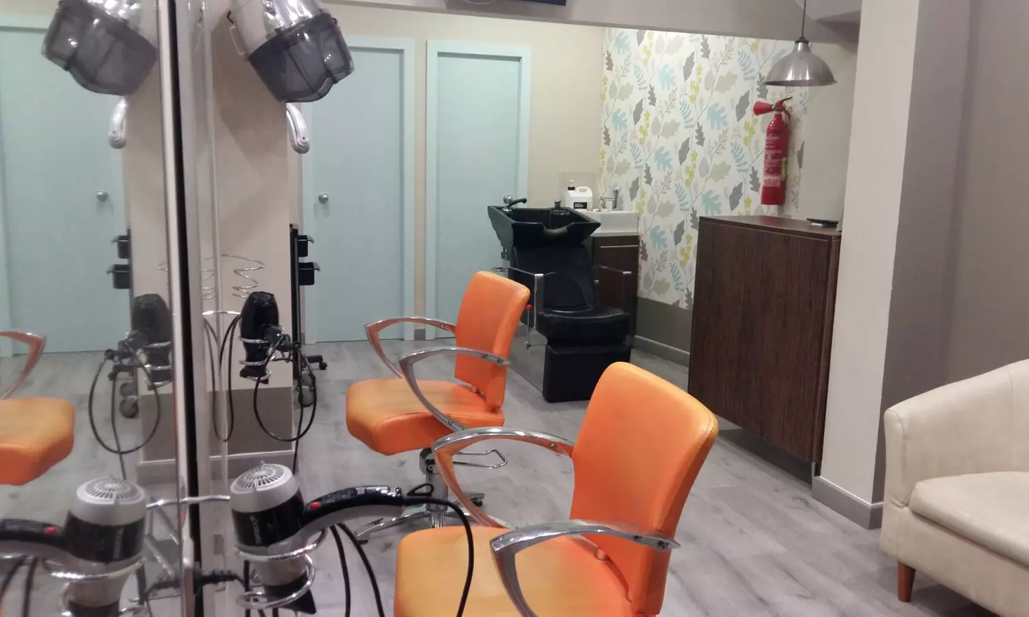 Sesión de peluquería con tinte, mechas o corte en Trenzzo