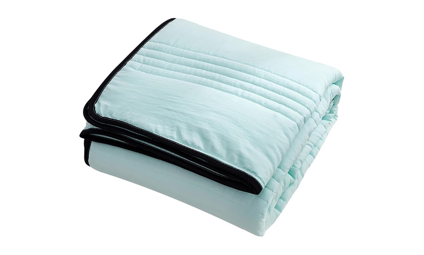 Image 12: Cooling Quilt Air Condition Lightweight Blanket