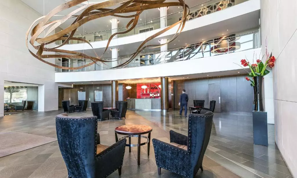 Surrey: Trackside 4* Spa break with Breakfast, Dinner, Prosecco