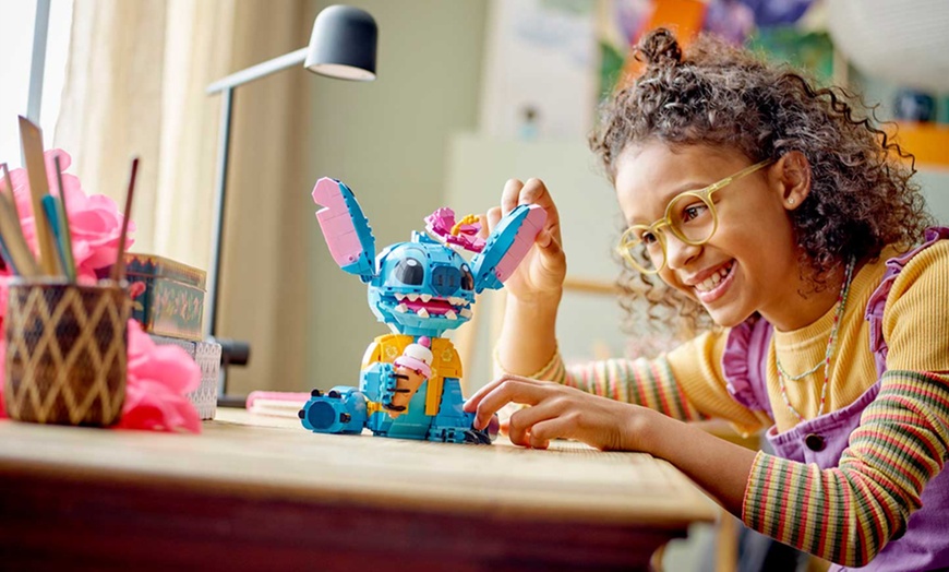 Image 5: Stitch-Inspired Building Block Kit