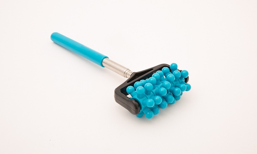 Image 2: Extendable Back Massager