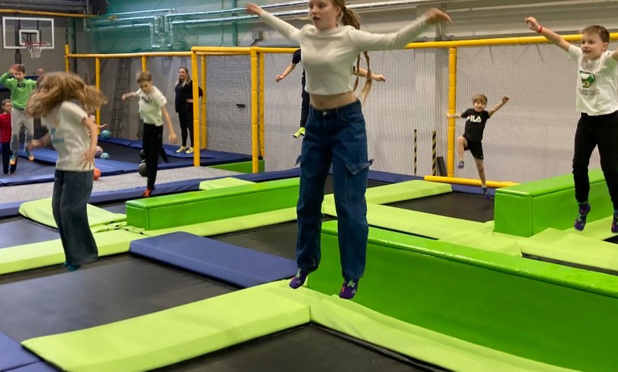 Image 4: Skoczna rozrywka przez cały tydzień: bilety do parku trampolin