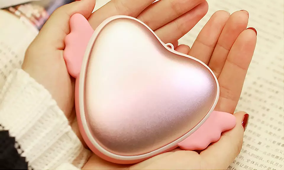 2-in-1 Powerbank und Handwärmer in Herzform mit Flügeln inkl. Versand - Second Medium