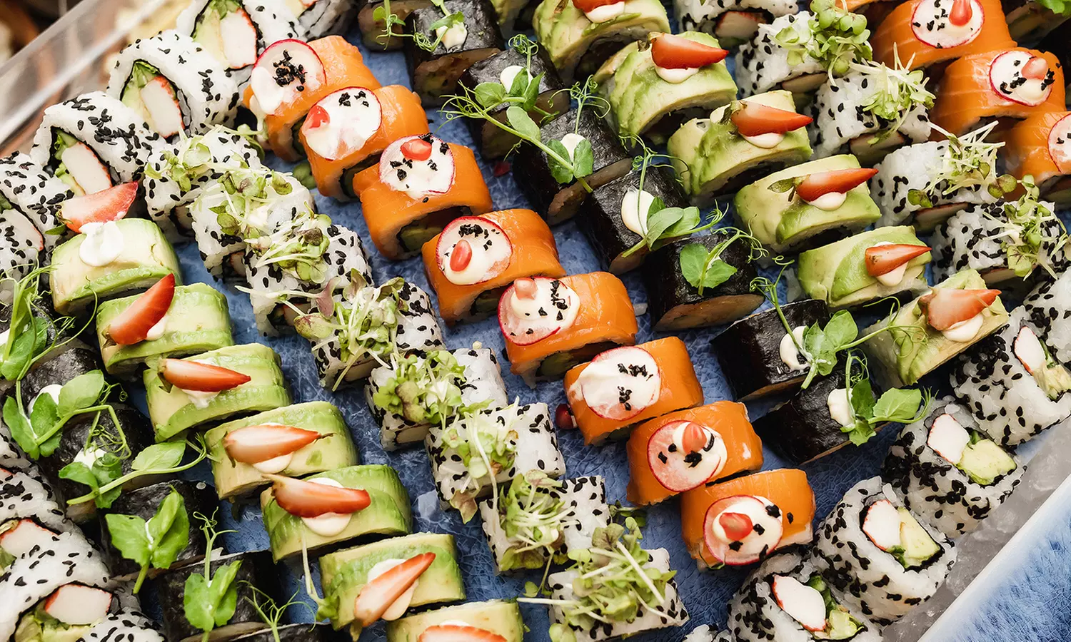 AED 100 Towards Food and Drinks