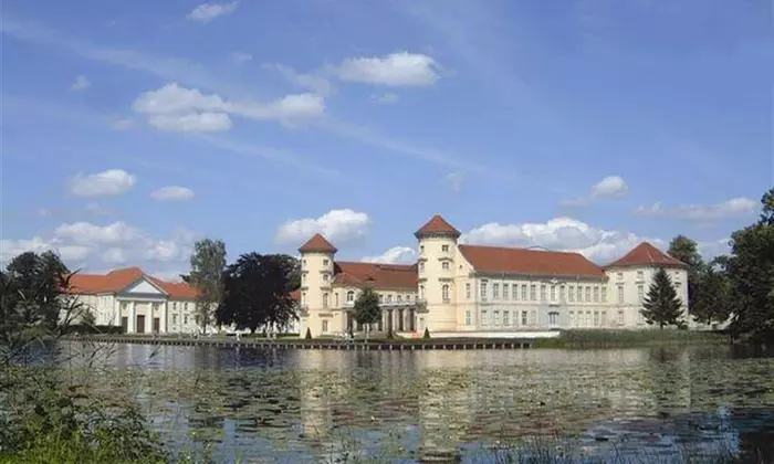 Brandenburg: 2-5 Nächte für Zwei mit Frühstück, Begrüßungspaket & Sauna im 4* Apartmenthaus am Grienericksee Rheinsberg - Primary Image