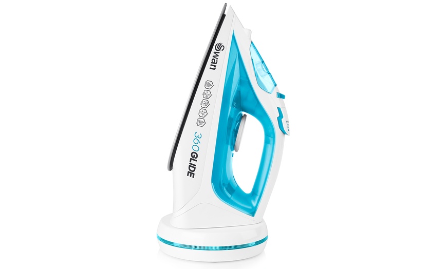 Image 3: Swan 2800W Corded/Cordless Iron