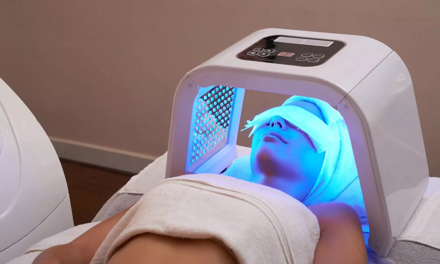 Higiene facial con radiofrecuencia o microdermoabrasión