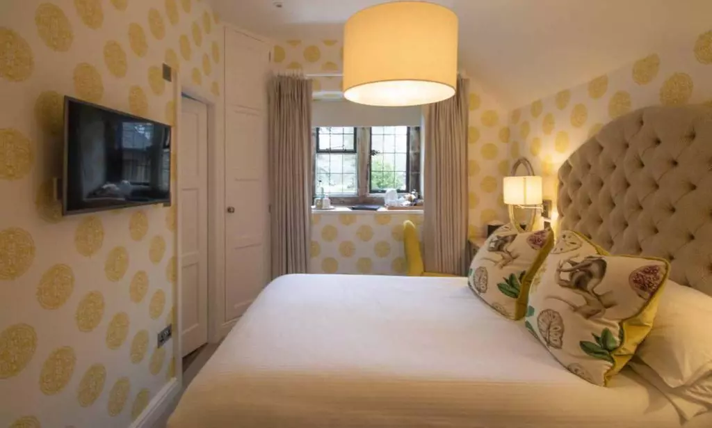 4* Lake District: Luxury Stay for 2 with Scenic Lake Cruise