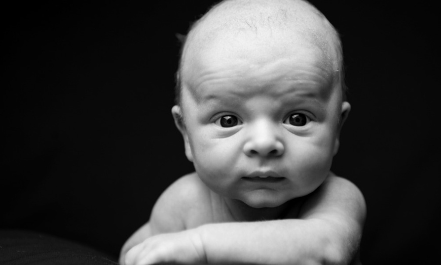 Image 4: Newborn Photoshoot with Prints