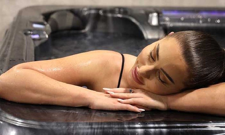 Image 2: 45-Minute Magnesium Spa