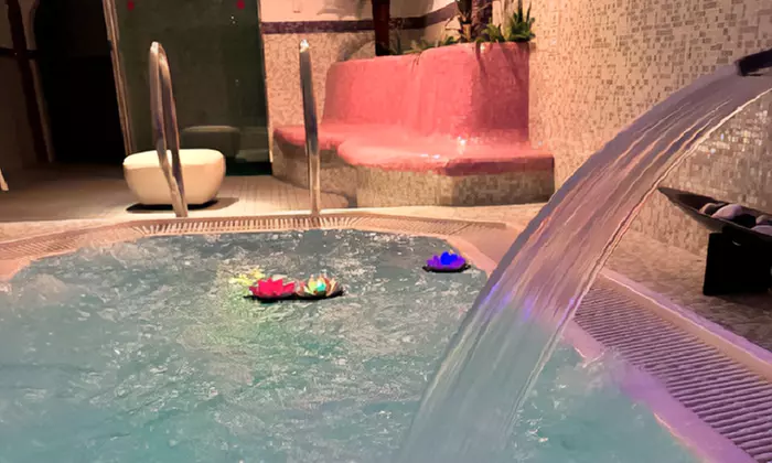 Spa privado para 2 personas con cava, frutay opción a masaje