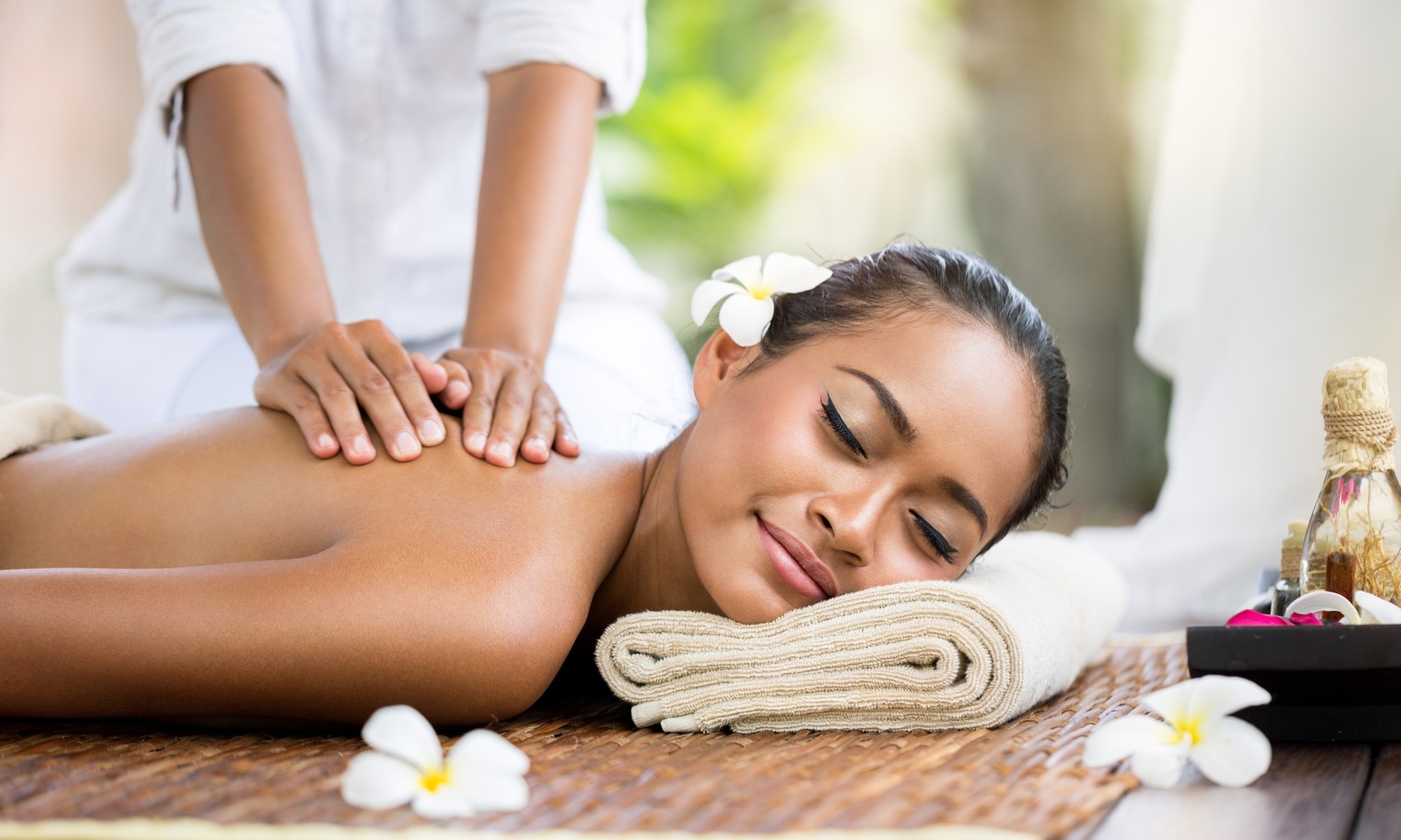 Évasion hawaïenne : modelage Lomi-Lomi et soin du visage en option