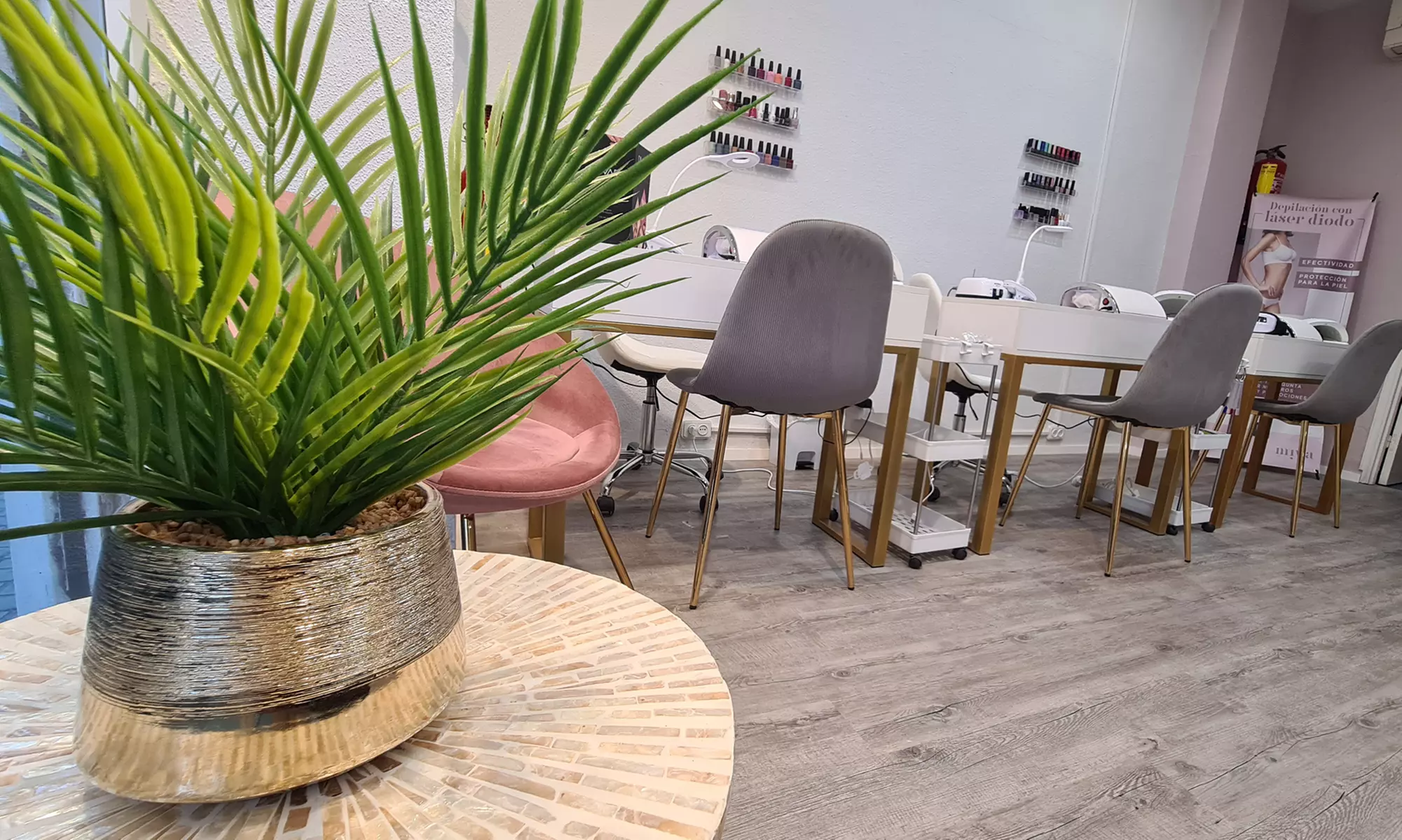 Sesiones de manicura, pedicura y uñas de gel para una persona