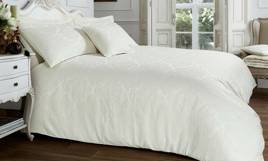 Image 2: Jacquard Duvet Cover Set