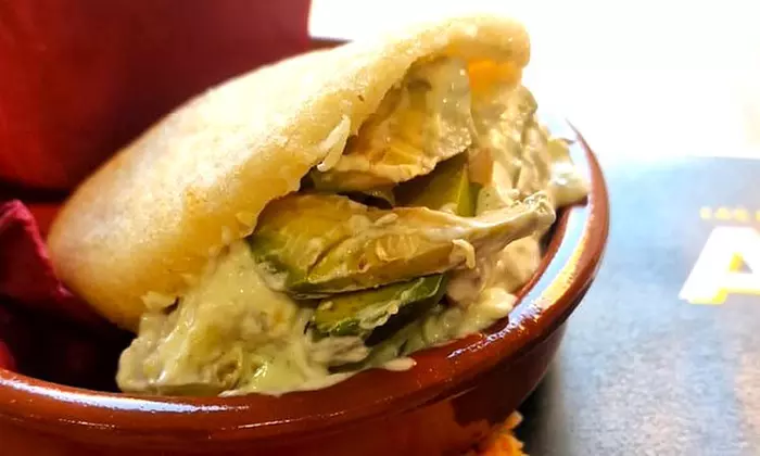 Menú venezolano para 2 o 4 con entrante, principal, postre y bebida