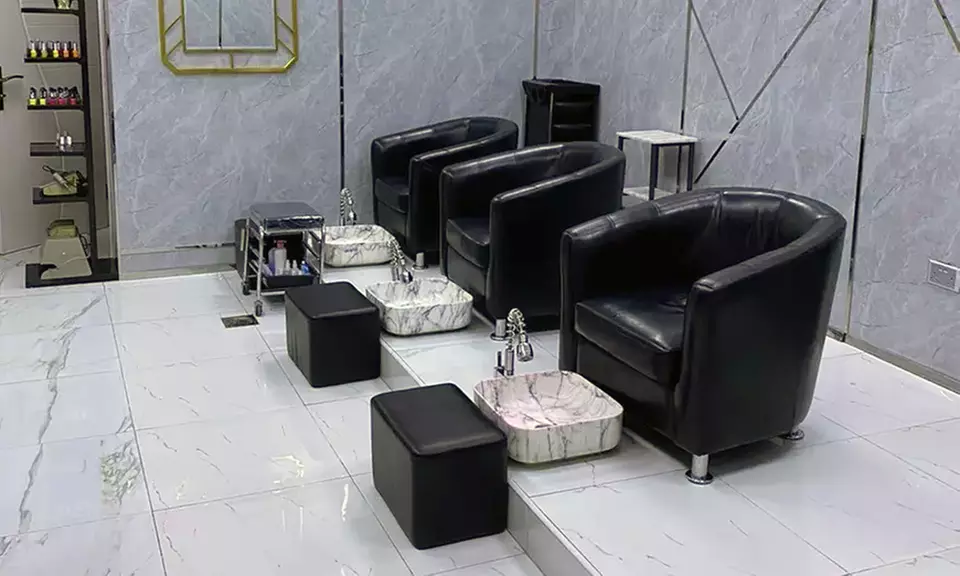 Revamp Your Look with a Beauty Package at Posh Beauty Center