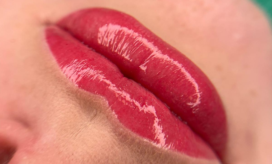 Image 4: Neue Ausstrahlung mit einer Powderbrows-oder Aquarelle Lips-Behandlung