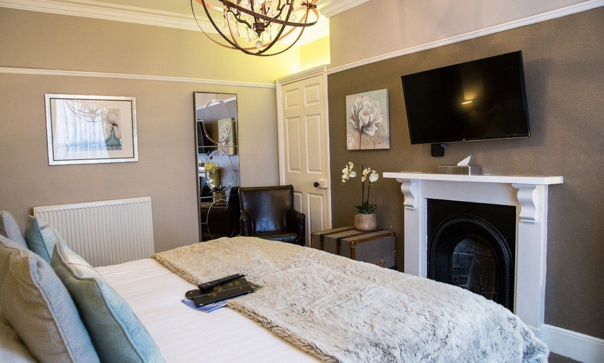 Image 13: York: Choice of Rooms for Two or Three