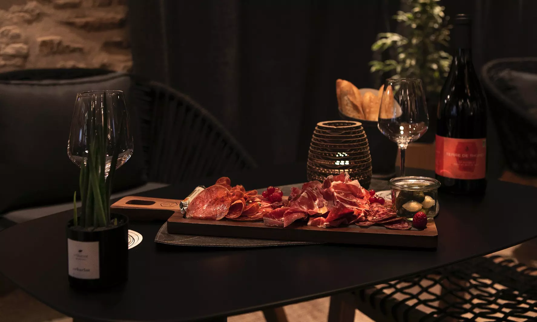 Dégustation à deux : apéro gourmand ou repas raffiné avec verre de vin