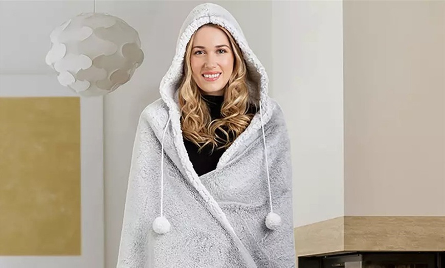 Image 2: Hooded Throw Blanket