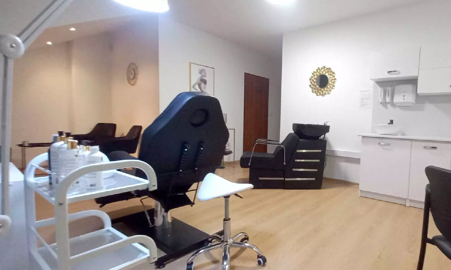 Odkryj radiofrekwencję mikroigłową twarzy, szyi i dekoltu