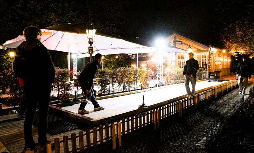 Image 10: 1 Std. Eisstockschießen im Winterbiergarten für bis zu 12 Personen