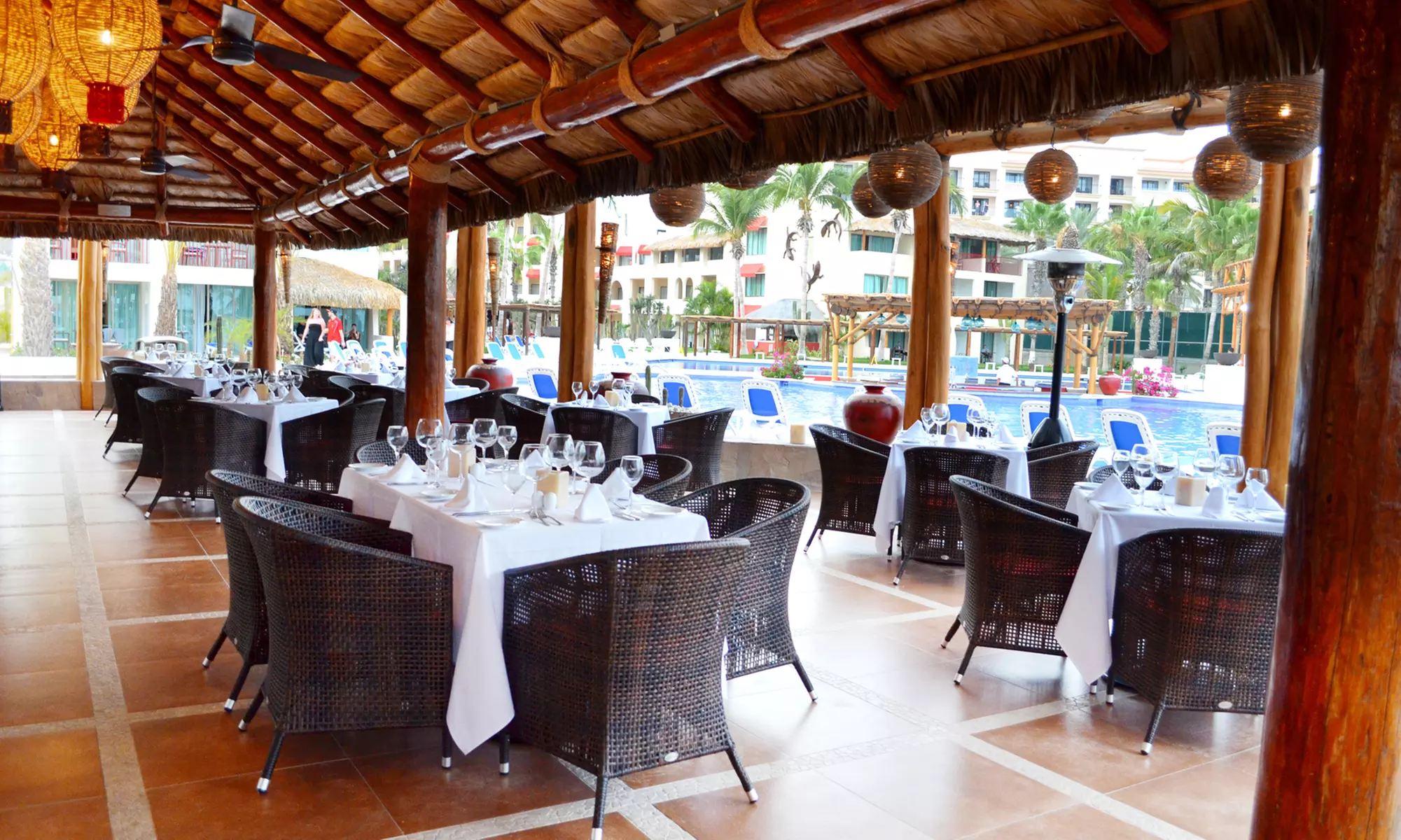 ✈ 3- or 5-Night All-Inclusive Grand Decameron Los Cabos with Air 