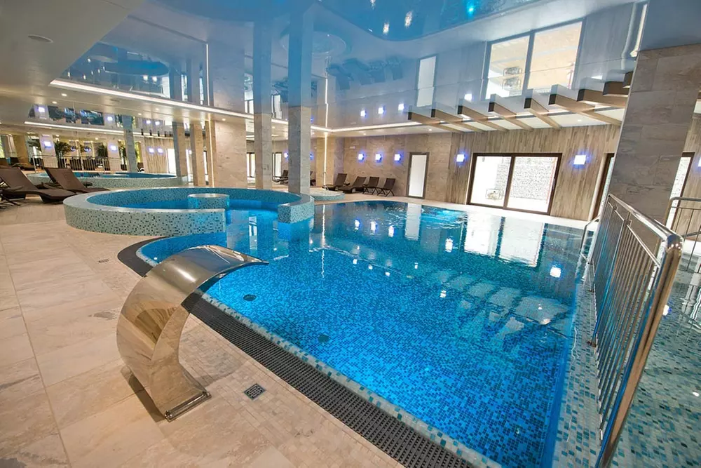 Zabiegi na twarz i ciało oraz nielimitowane wejście na basen