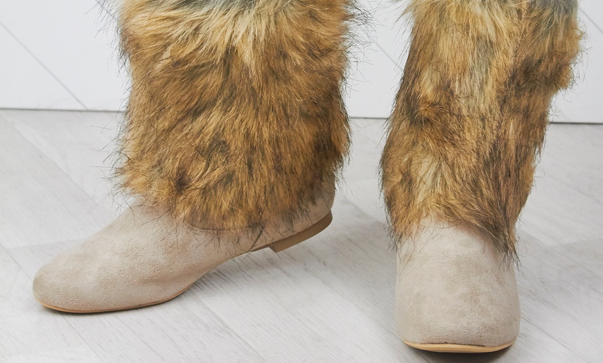 Image 8: Yeti Style Winter Boots
