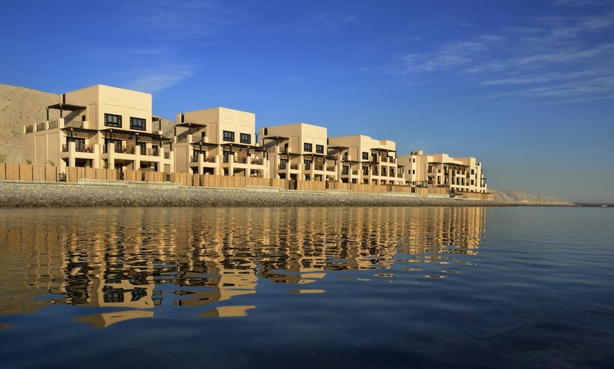 Image 2: Oman: 1- or 2-Night 4* Stay with Breakfast