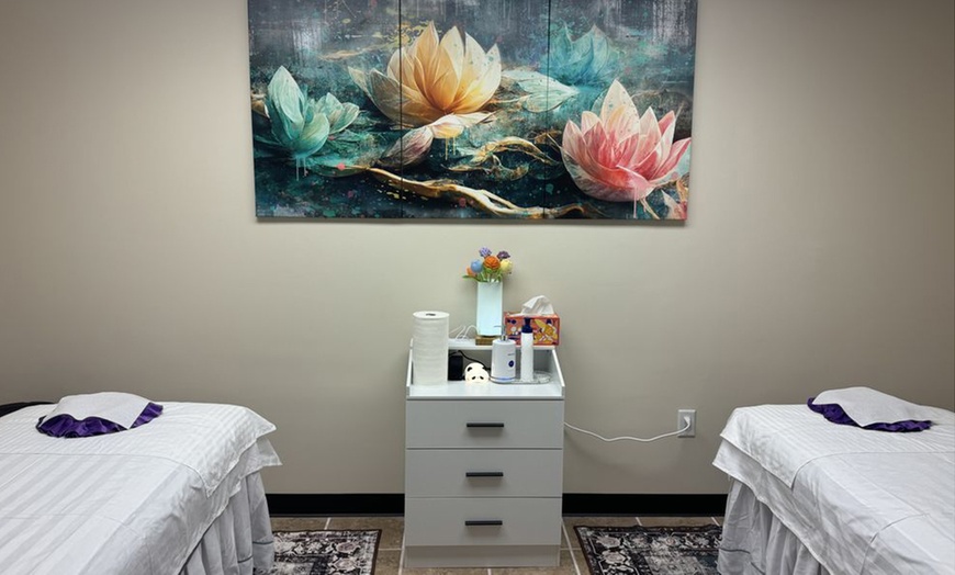 Image 3: One 45 Min or Couples 60 Min Thai Combination Aromatherapy Massage