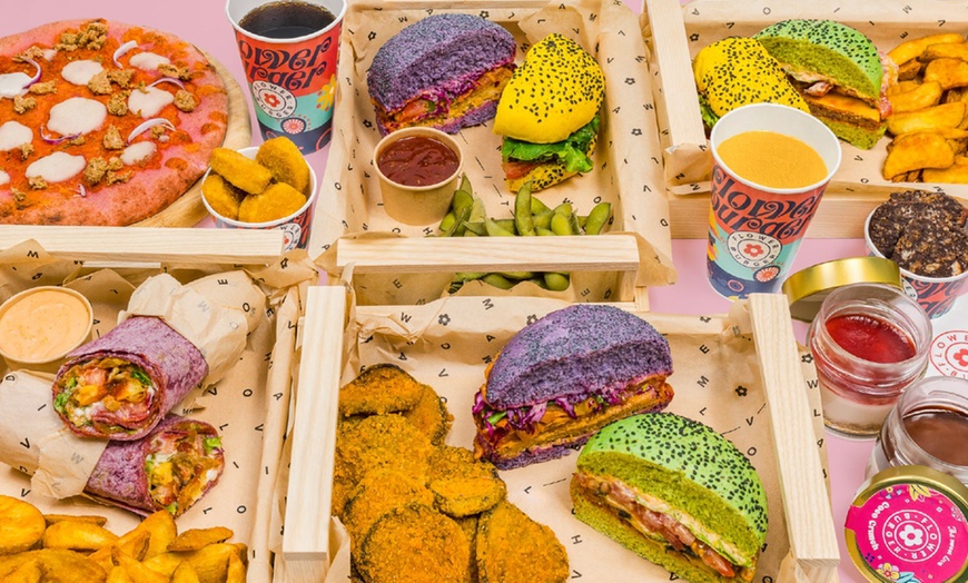 Image 8: Menú de hamburguesa con postres y bebida para 2 o 4 personas