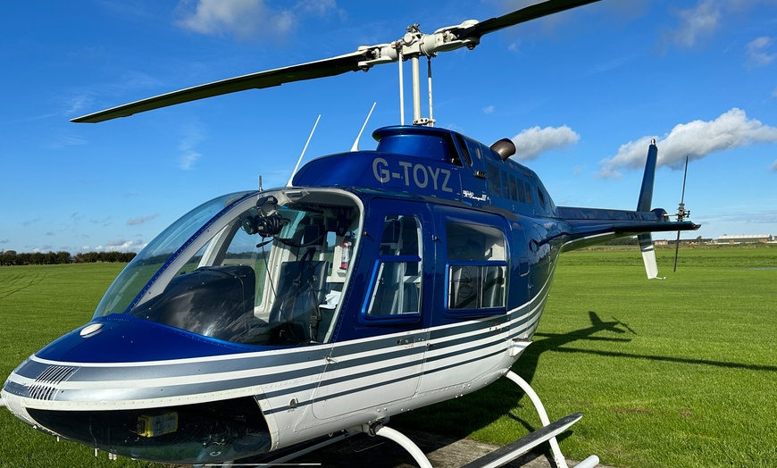 Image 13: Heli Flight & Simulator Experience with Sparkling Lunch for Two People