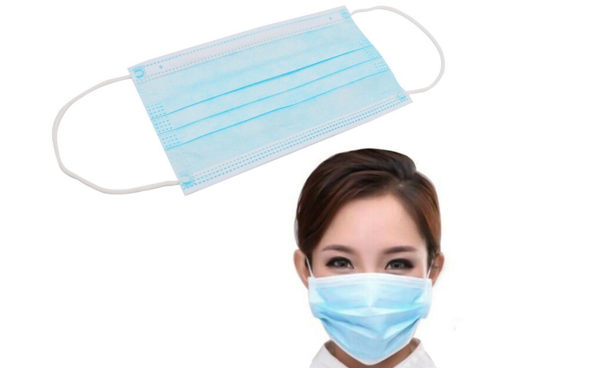 Image 22: Disposable Face Mask and Goggles