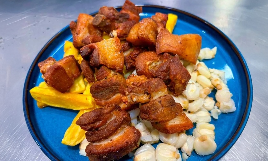 Image 4: Menú Especial o Premium con entrantes, principales, postres y vino 