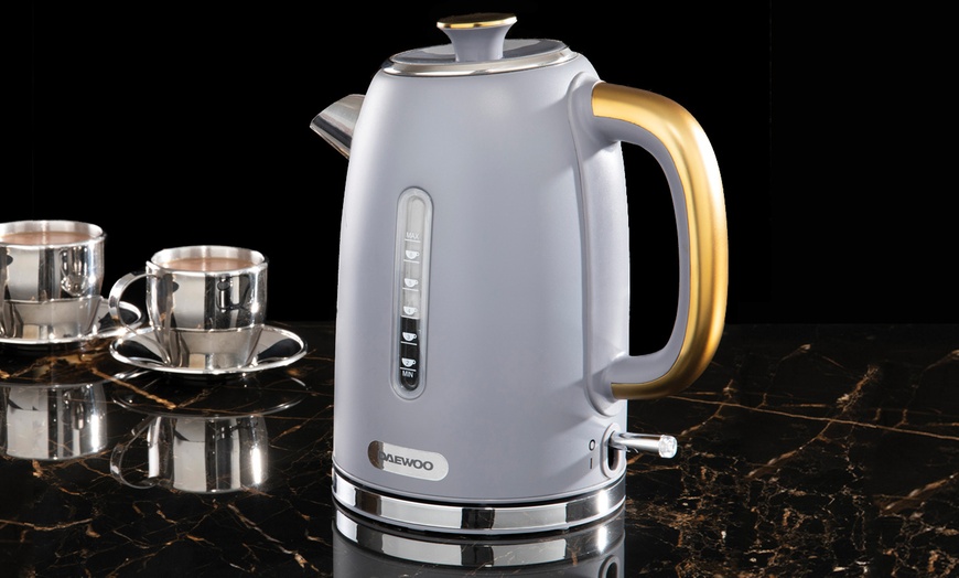 Image 2: Daewoo Astoria Kettle and Toaster