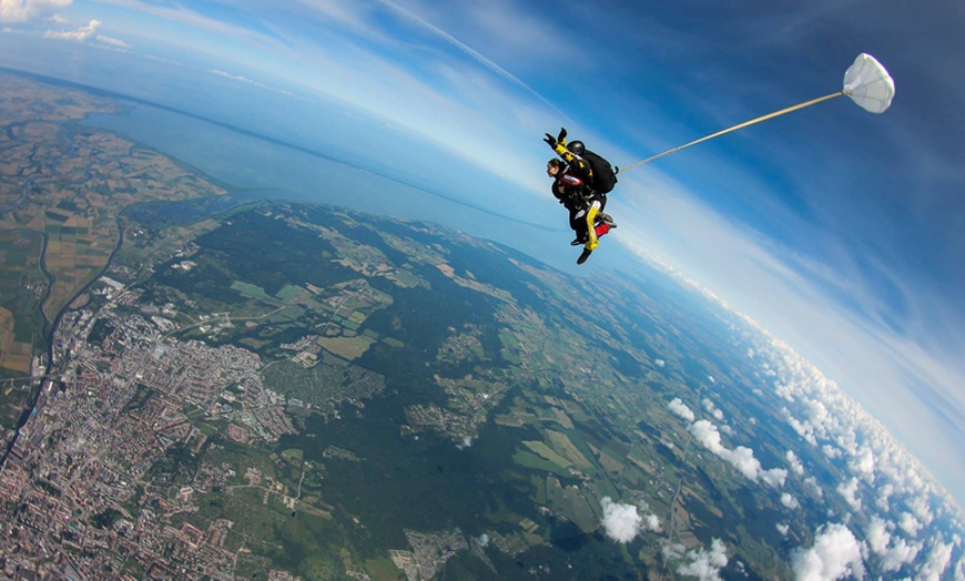 Image 11: Emocjonujący skok tandemowy z 4000 m z opcją foto- i wideorelacji