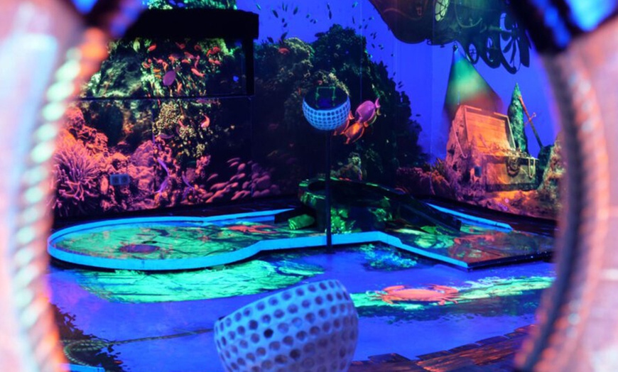 Image 3: Eintritt für "3D Neon Minigolf" in Gersthofen für 2 oder 4 Personen