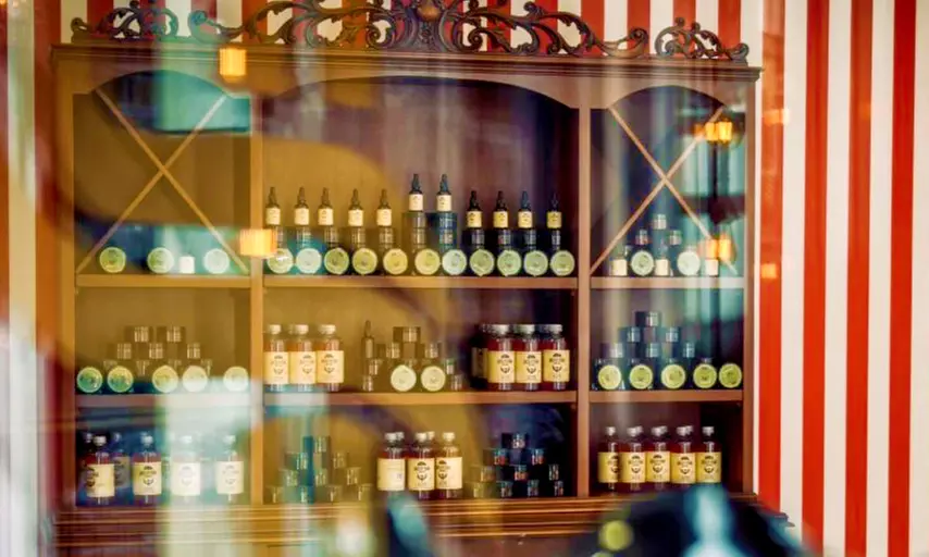 Damen & Herren: Waschen, Schneiden & Styling inkl. Pflege für 1 Person (bis zu 42% sparen) - Second Medium