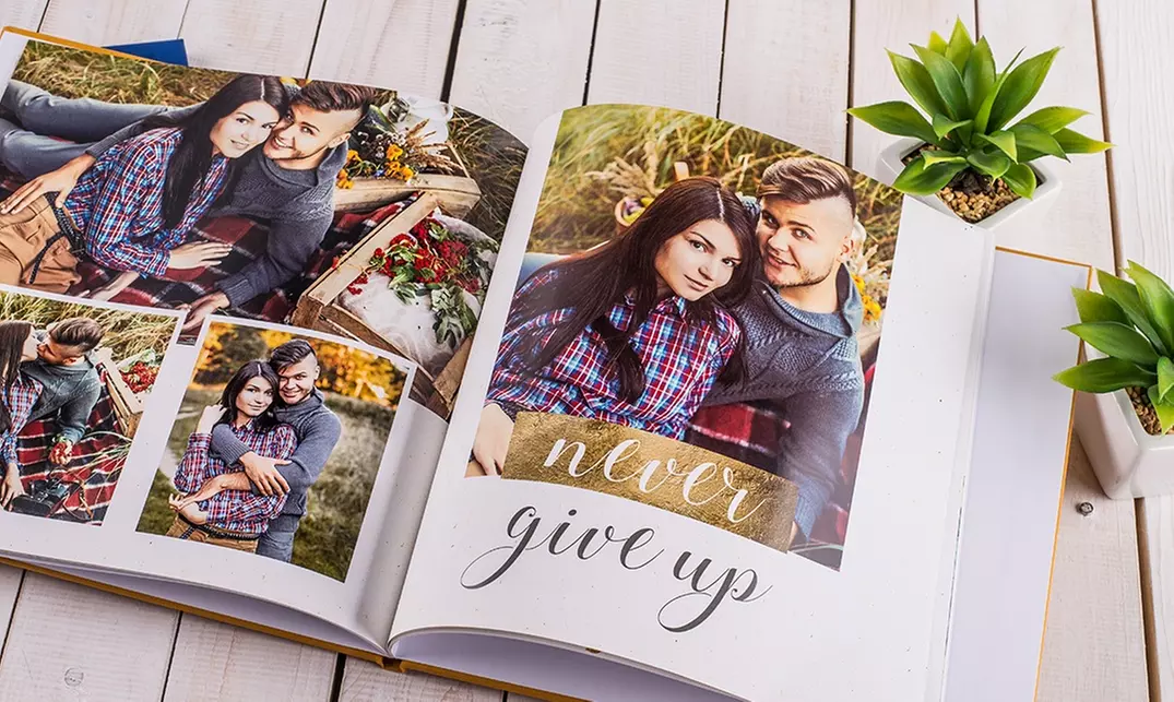 Individuelles Fotobuch Exklusiv 30 x 30 cm mit Sichtfenster und 28 bis 80 Seiten von Colorland (bis zu 79% sparen*) - Primary Image