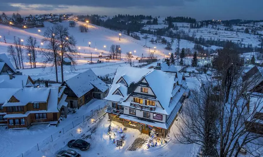 Bukowina Tatrzańska: 1-7 nocy dla 2 osób ze śniadaniami lub wyżywieniem HB w Willi Silene - Primary Image
