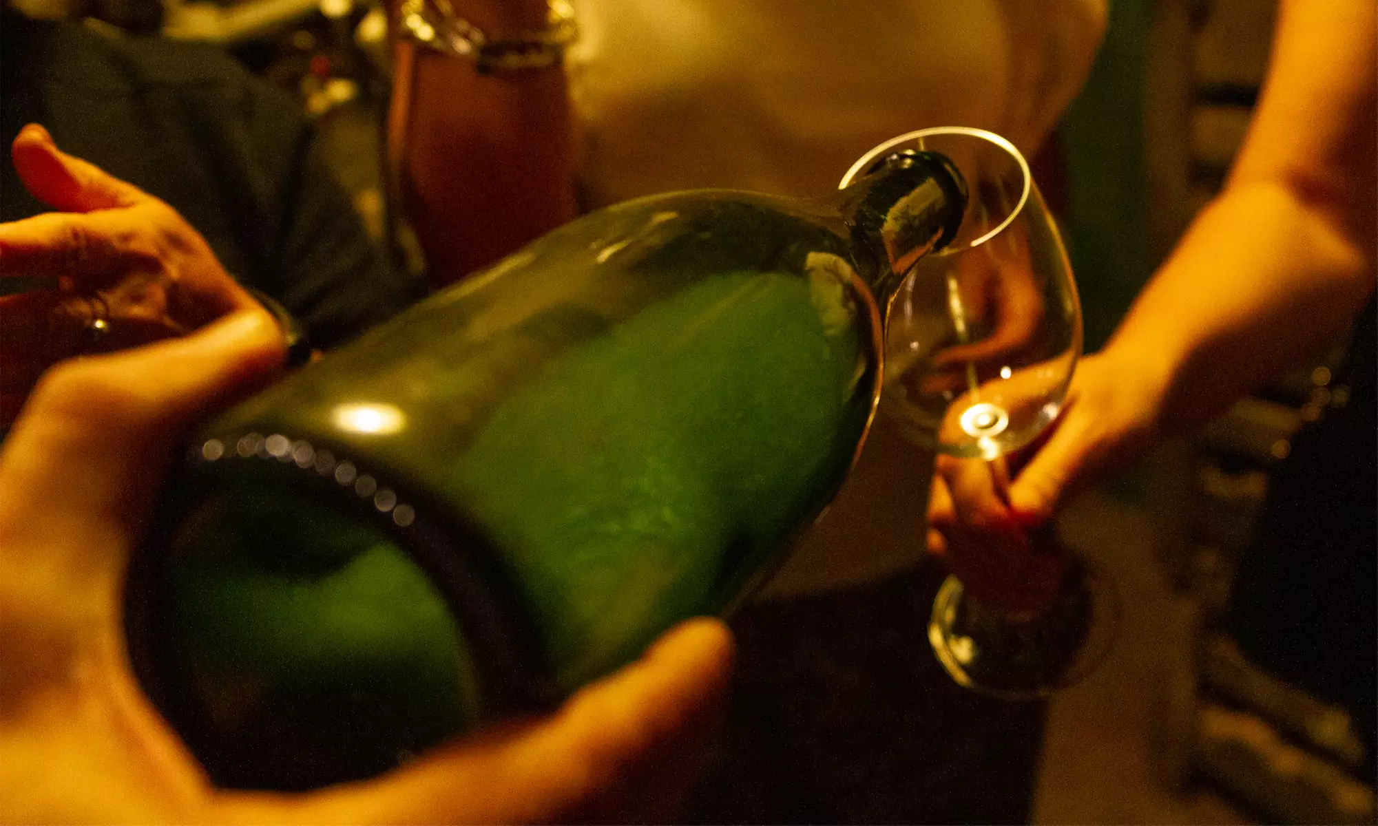 ¡Brindemos con cava! Visita guiada con cata de 4 cavas y maridaje