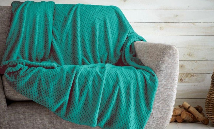 Image 9: Honeycomb Blanket