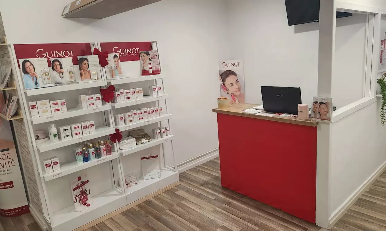 Soins du corps ou du visage avec sauna, modelage, gommage ou épilation au fil (jusqu'à 63% de remise) - Primary Image