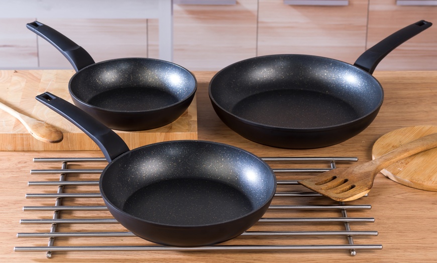 Image 9: Salter Three-Piece Marble Gold Non-Stick Fry Pan Set